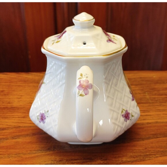 VTG SADLER TEAPOT in Basket Weave Lattice Pattern Purple Floral Vine Design EC - Picture 4 of 6